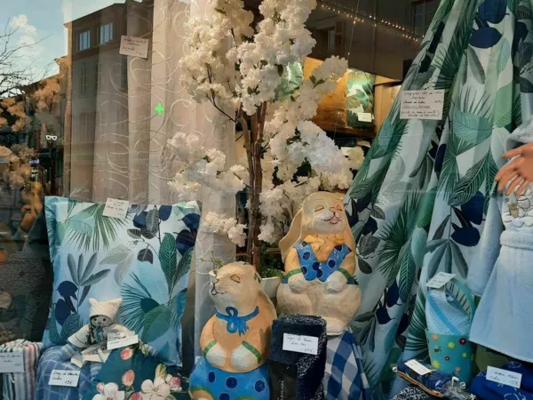 vitrine Pâques bleue et blanche -2